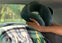 Neck Pillow Temani Perjalanan Lebih Nyaman