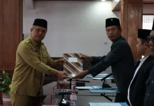 Wabup Taput Sampaikan Nota Jawaban Bupati atas Dua Ranperda Penyertaan Modal