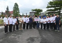 Kolaborasi Kementan, Bupati Humbahas Serahkan Traktor R4 Kepada Kelompok Tani