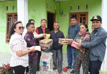 Pemerintah Humbahas Berikan Bansos Korban Puting Beliung di Doloksanggul