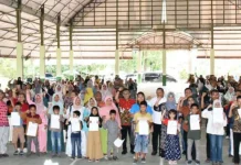 Bupati Tapteng dan Legislator Rapidin Serahkan Bantuan PIP