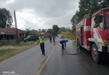 Pemkab Humbahas Bersama Polres Bersihkan Material Pengganggu Akses Jalan