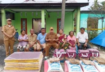 Pemkab Tapteng Salurkan Bantuan untuk Empat Korban Kebakaran di Sirandorung