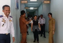 Sambut Hari Kemerdekaan, Ketua TP PKK Toba Turun Langsung Nilai Kebersihan OPD