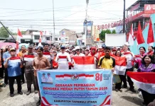 Pupuk Nasionalisme, Pemkab Tapanuli Utara Bagikan 1.814 Bendera Merah Putih