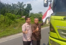Sambut HUT RI ke 81, Pemkab Palas Bagi-Bagi Bendera