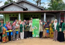 Tim Farmasi USU Ajarkan Warga Lopian Olah Kelapa jadi VCO dan Nata De Coco