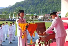 Wabup Tapteng Mahmud Pimpin Upacara Penurunan Bendera