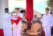 Upacara Penurunan Bendera Merah Putih Berjalan Khidmat di Tarutung