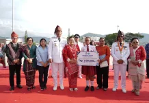 Bupati Serahkan Hadiah Pemenang Lomba HUT RI ke-81