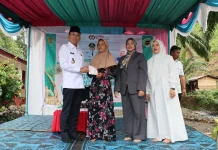 Bupati Tapsel Hadiri Pengajian Akbar BKMT dan Serahkan Bantuan Sosial