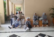 Terlantar di Medan, Jemaah Umrah Travel Ilegal Dipindahkan ke Asrama Haji
