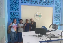 Belajar Percakapan di Kantin dalam English Corner