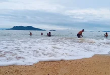 Relaksasi Dengan Terapi Pasir Laut di Pelabuhan Lama Sibolga