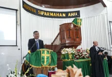 Bupati Toba Hadiri Pentahbisan 59 Pendeta HKBP