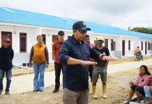 Bupati Taput Dorong Pemberdayaan Penenun dan Apresiasi Swadaya Warga Huntap