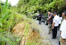 Bupati Tapanuli Utara Tinjau Kerusakan Jalan Lobusingkam di Sipoholon
