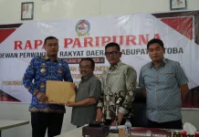Bupati Toba Sampaikan Nota Jawaban atas Pandangan Fraksi DPRD terhadap P-APBD 2026