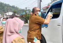 Dampak Erupsi, Dinkes Tapteng Bagikan Masker dan Siagakan Seluruh Puskesmas