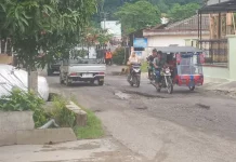Jalan Gatot Subroto Sarudik Rusak Parah, Pengendara Minta Segera Diperbaiki