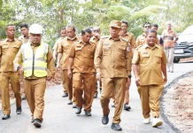 Bupati Taput Tinjau Pembangunan Jalan Hotmix 1,1 KM di Parmonangan