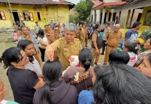 Pemkab Taput Salurkan Bantuan bagi Warga Terdampak Puting Beliung