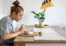 Makan Lebih Perlahan, Ini Tips yang Bisa Dicoba