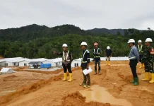Bupati Tapanuli Tengah Tinjau Progres Pembangunan 120 Unit Huntara
