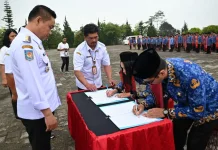 Bupati Humbahas Serahkan SK Perpanjangan PPPK Paruh Waktu