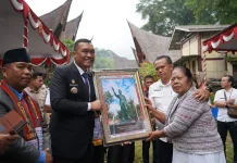 Bupati Toba Dorong Warga Natolu Tali Kembangkan Potensi Wisata