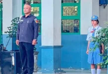 Ketua Bawaslu Kota Sibolga Salmon Tambunan Menjadi Pembina Upacara di SMA Negeri 1