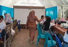 520 Siswa SMK Negeri 1 Badiri Tapteng Masih Belajar di Tenda