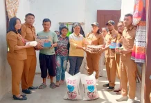 Pemkab Humbahas Salurkan Bansos bagi Korban Puting Beliung di Sirisirisi