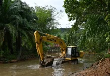 Bupati Tapteng Kerahkan 2 Ekskavator Normalisasi Sungai di Desa Mela I dan II