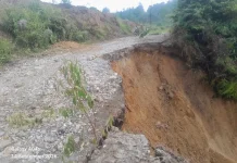 PUTR Humbahas Tangani Bahu Jalan Longsor di Parlilitan
