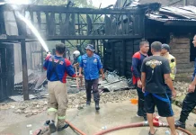 Pemkab Humbahas Salurkan Bansos kepada Korban Kebakaran di Doloksanggul