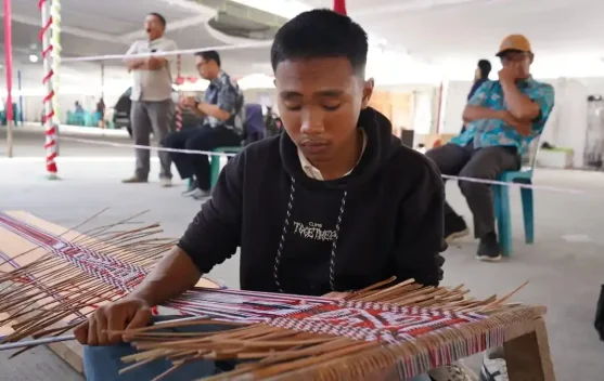 60 Pelajar Ikuti Lomba Tenun Sirat Tojuk