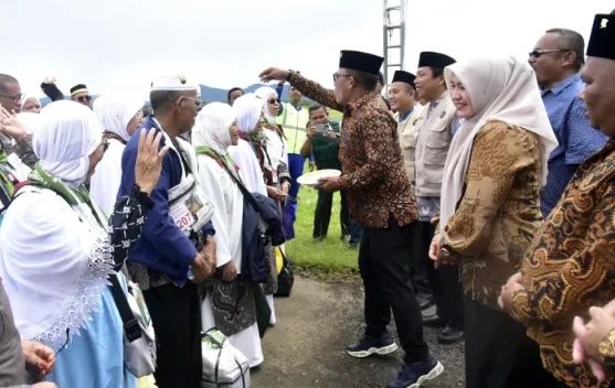 Bupati Tapteng  Ajak Jamaah Haji  Menjadi Penggerak Kegiatan Keagamaan