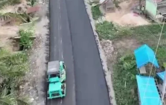 Setelah Puluhan Tahun, Masyarakat Sipiongot Lalui Jalan Aspal