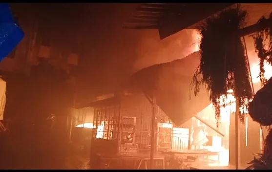 Gedung Pasar Nauli Sibolga Dilalap Si Jago Merah