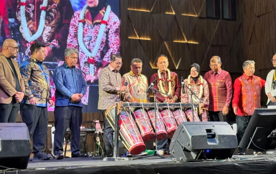Wabup Taput Hadiri Opera Batak TONA SIAN HUTA Bersama Menekraf