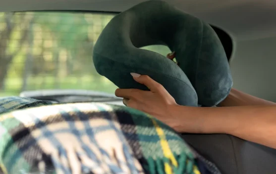 Neck Pillow Temani Perjalanan Lebih Nyaman