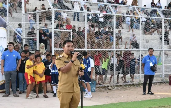 Wali Kota Sibolga Resmi Buka Piala Soeratin U-13 dan U-15 Tahun 2026