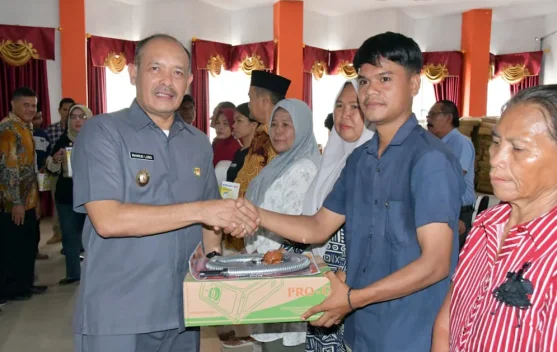 Pemkab Tapteng dan Pemprov Sumut Salurkan Bantuan Bagi UMKM Terdampak Bencana