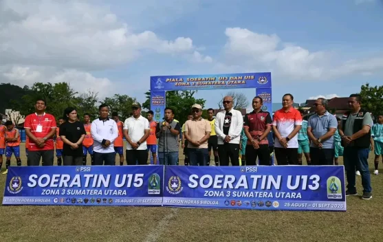 Wali Kota Sibolga Buka Piala Soeratin U-13 dan U-15 Zona 3 Sumut