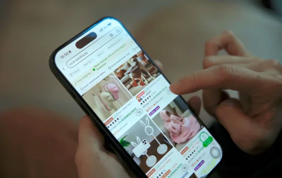 Pesanan Online Membantu Usaha Tetap Berjalan saat Sepi Pembeli