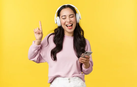 Cara Mendengarkan Musik agar Aman bagi Telinga