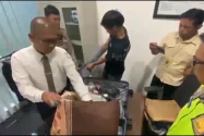 Bawa Narkoba, Dua Pria Ditangkap di Bandara International Taput