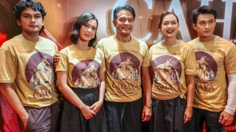 Tim Produksi dan Daftar Pemain Film Rumah Tanpa Cahaya
