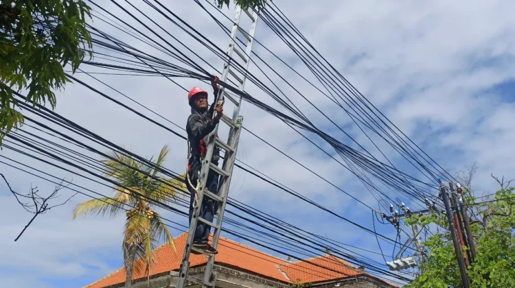 Kabel Fiber Optik Ditata, Pemkab Buleleng Kaji Jalur Bawah Tanah